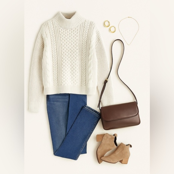 Banana Republic Sweaters - Banana Republic Cable Knit Winter White Knit Sweater